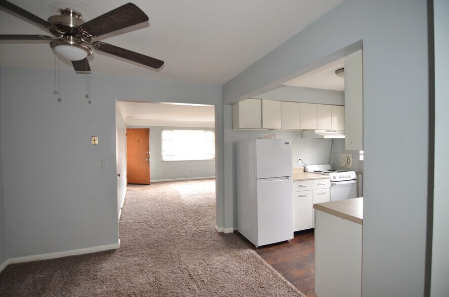 Building Photo - 5846 Robison Rd