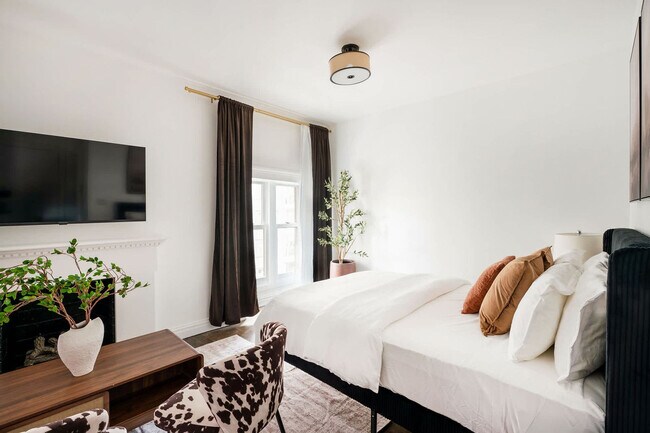 Building Photo - 10 5th Ave