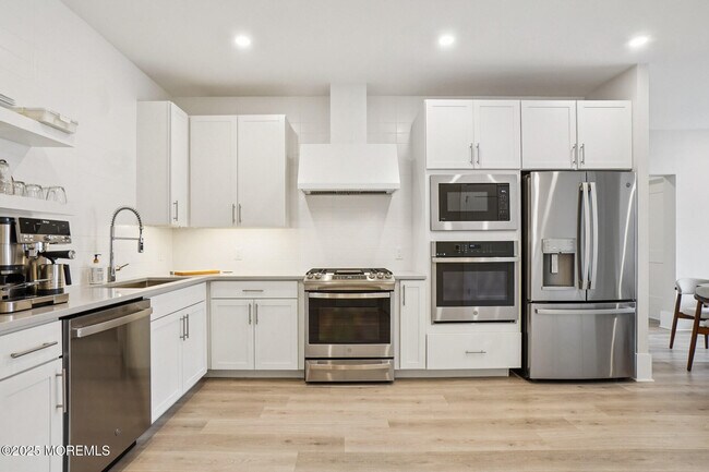 Primary Photo - 218 3rd Ave