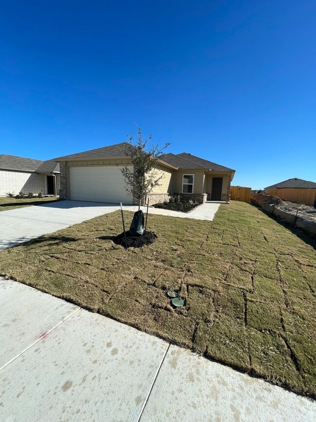 Building Photo - Now Pre-Leasing in Legend Pond | Spacious 3 Bedroom, 2 Bath Home | NO HIDDEN FEES!