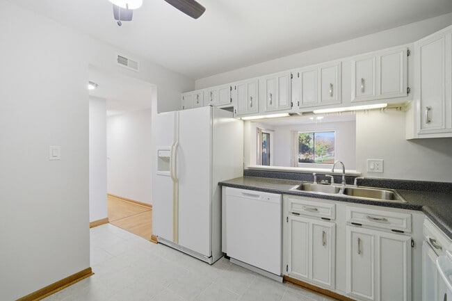 Building Photo - 1255 N Sterling Ave