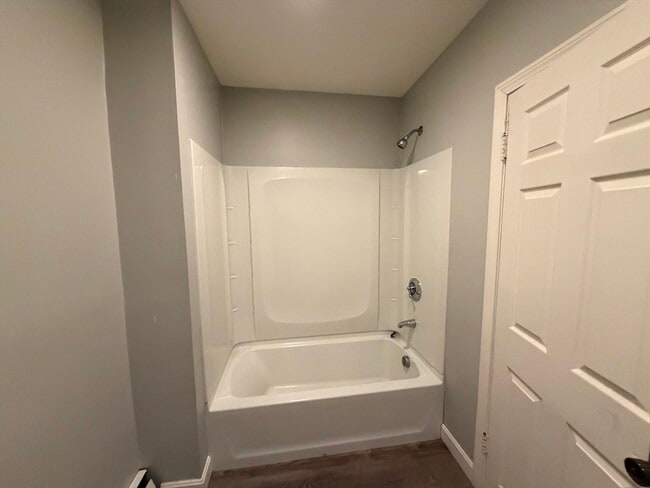 Building Photo - 1038 Main St