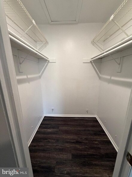 Building Photo - 1 Summit Hill Ct