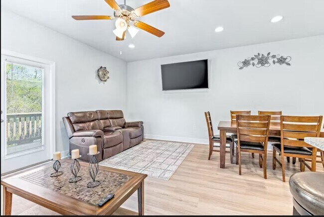 Building Photo - 7597 Shadow Lake Dr