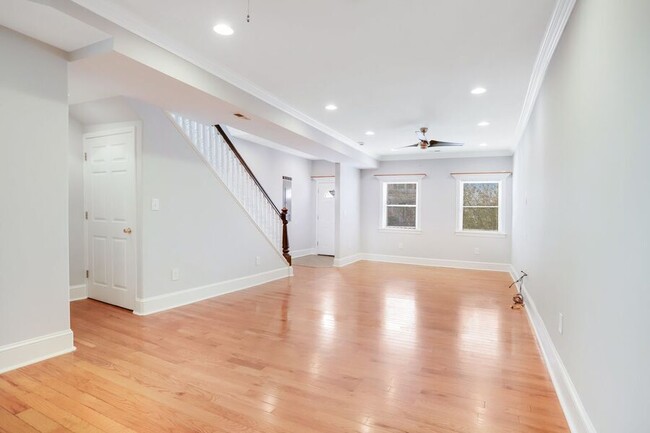 Building Photo - Amazing Anacostia 3 Bedroom with Parking I...