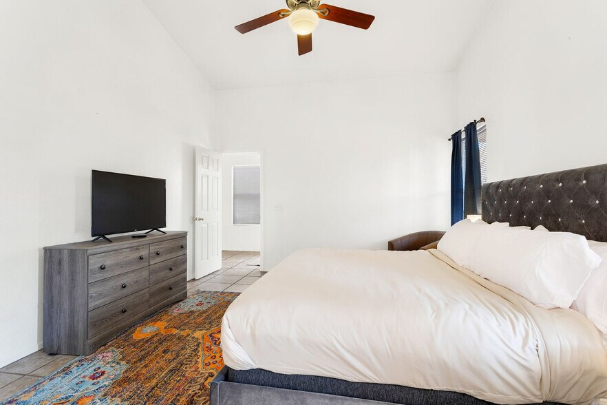 Building Photo - 7435 W Sonesta Dr