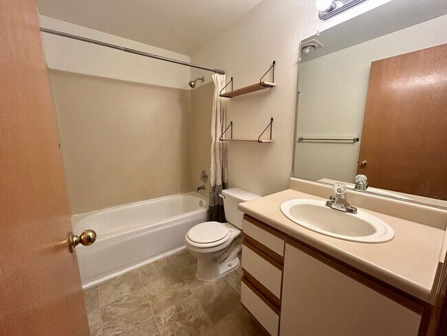 Building Photo - 4241 Wintergreen Ln