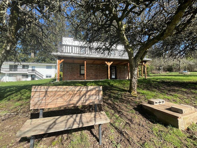 Building Photo - Spacious 3 bedroom, 2 Bath Farmhouse in NW...