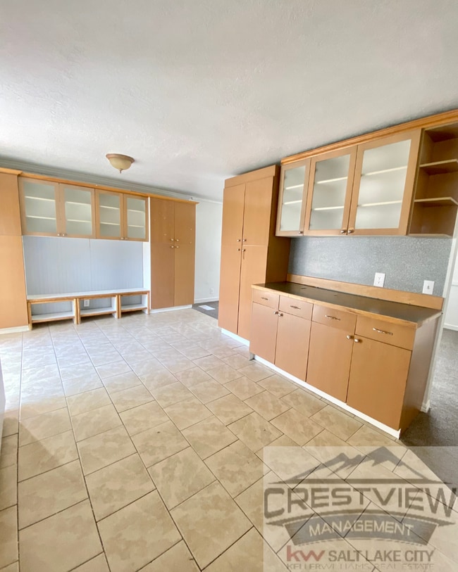 Building Photo - Spacious Home in Magna – Convenient Location!