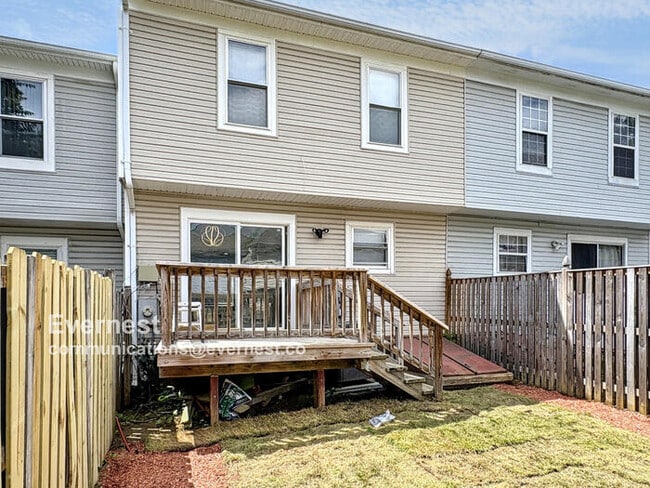 Building Photo - 875 St Michaels Dr