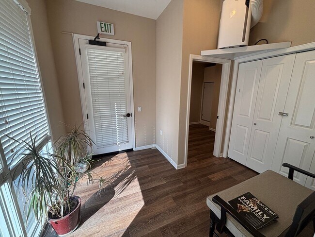 Building Photo - 4-Bedroom Home in the Gated Villa Metro Community!