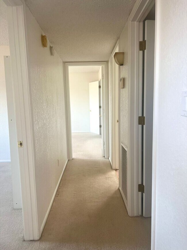 Building Photo - 2340 S Iris Dr