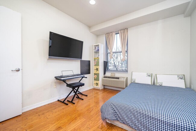 Building Photo - 149 Essex St