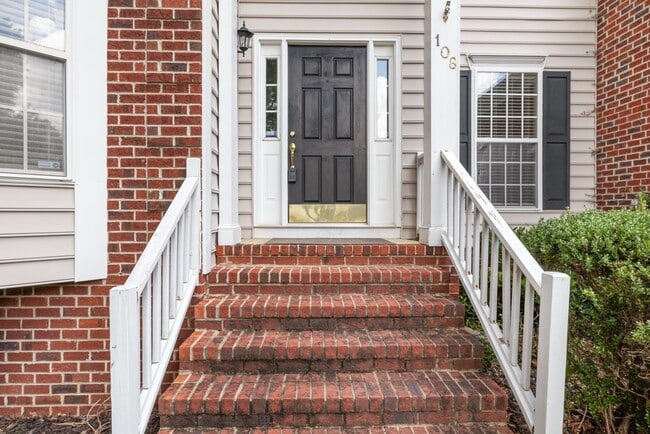 Building Photo - 108 Castlebury Creek Ct
