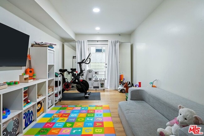 Building Photo - 123 S Clark Dr