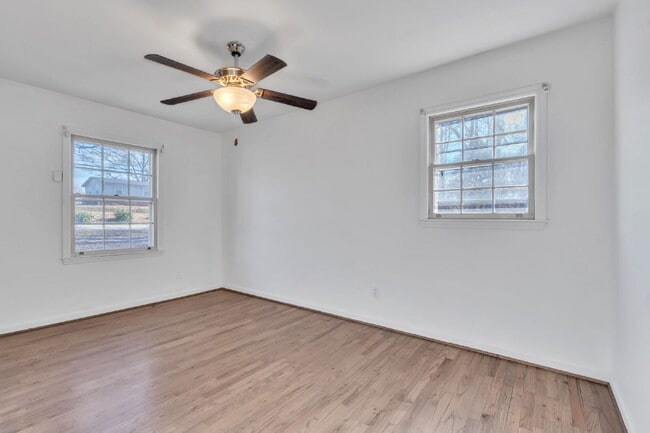 Building Photo - 107 Rosewood Cir