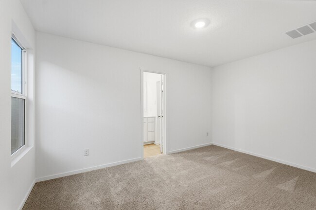 Building Photo - 731 Wagtail Dr