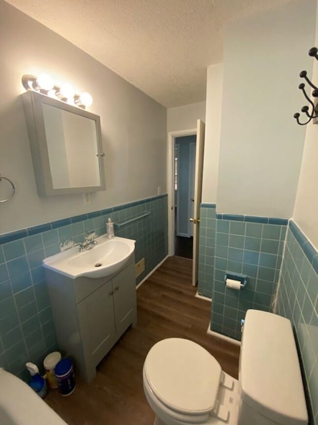 Building Photo - Charming 3 Bedroom Rancher in Staunton Com...