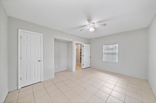 Building Photo - 818 3rd Ave N