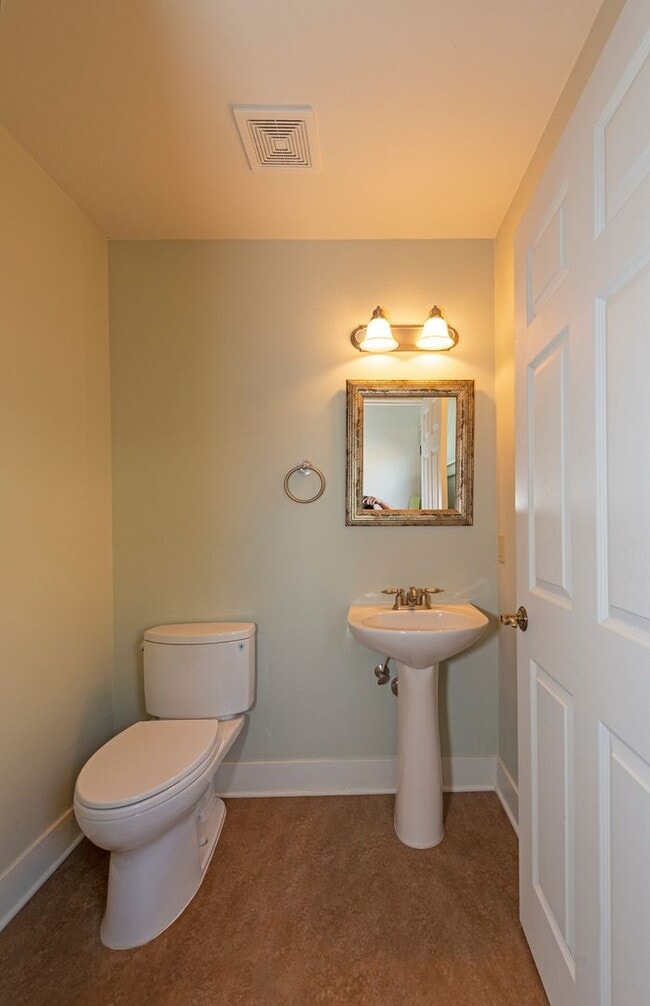 Building Photo - SOUGHT AFTER PENCE PLACE TOWNHOME; DUAL PRIMARY SUITES & SOLAR! MUST SEE!!
