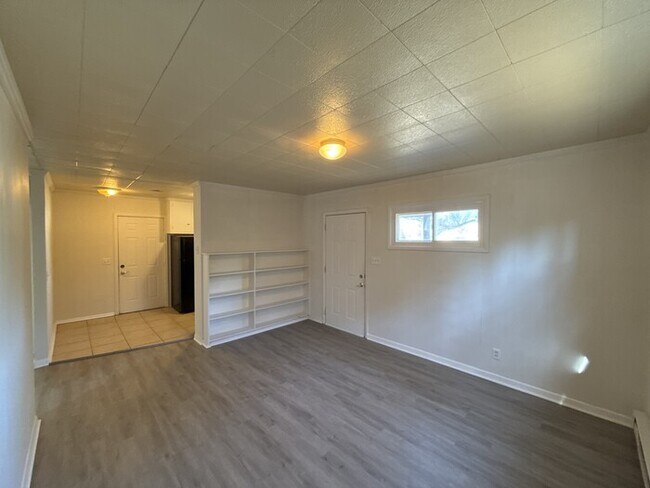 Building Photo - T.R. Lawing Realty Property