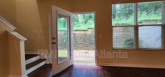 Building Photo - 3325 Fernview Dr