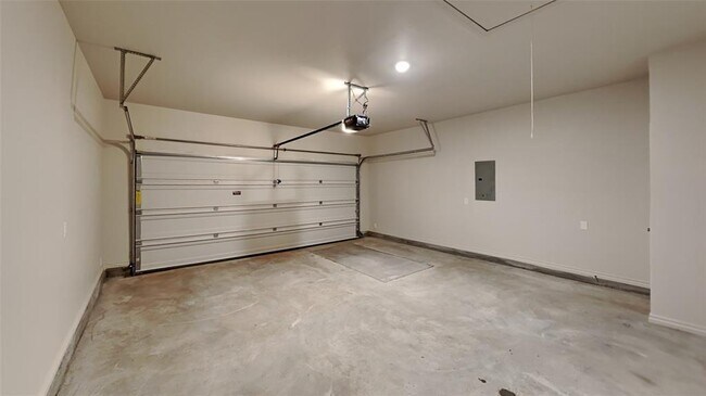 Building Photo - 8012 Labelle Dr