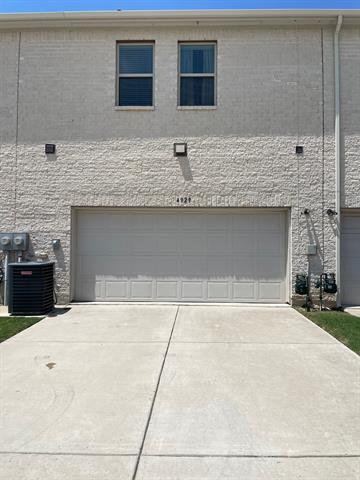 Building Photo - 4929 Barcelona Ave