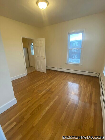 Building Photo - 38 Bond St