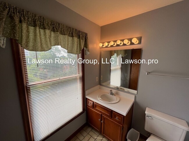 Building Photo - 2217 Jefferson St SW