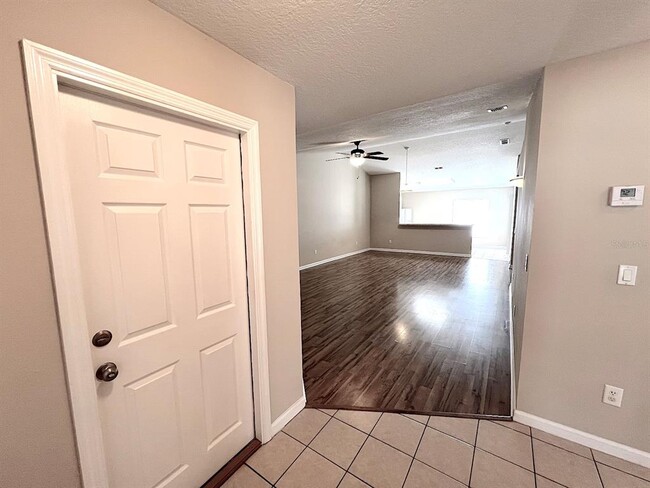 Building Photo - 4 Eton Ln