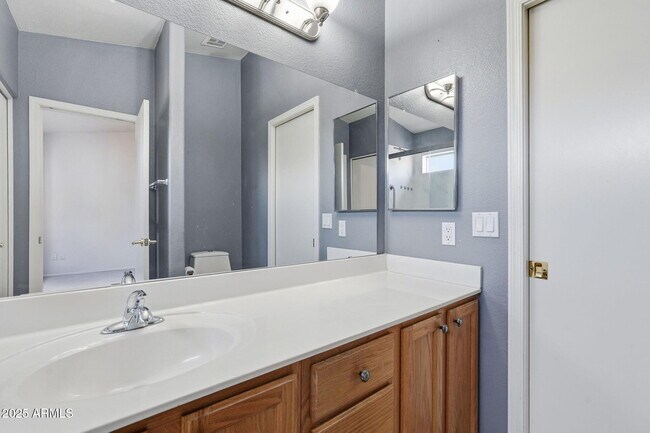 Building Photo - 542 N Palo Verde