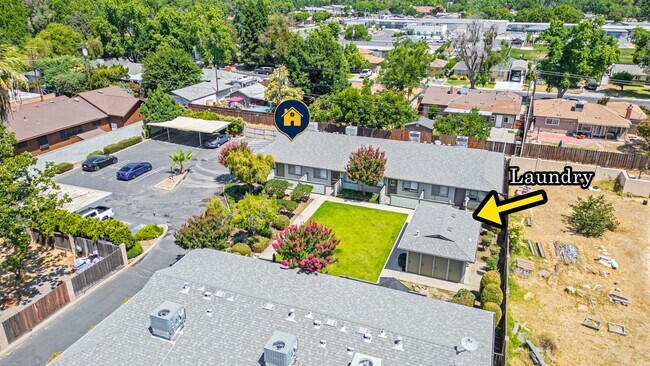 Building Photo - 1229 W Roseburg Ave