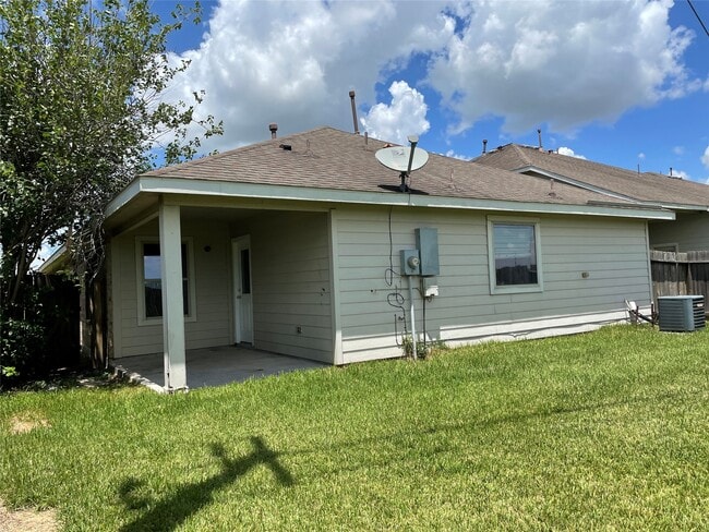 Building Photo - 5426 Rio Dr