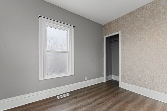 Building Photo - 212 W 8th Ave