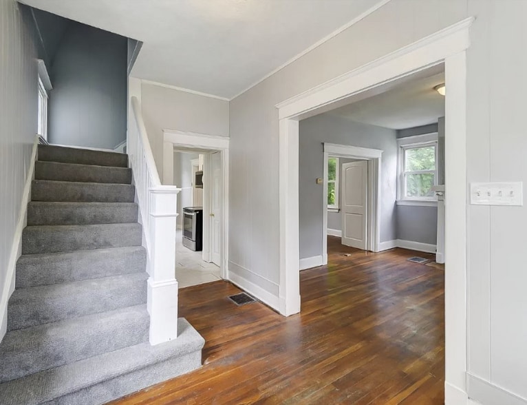 Building Photo - 97 Ehrman Ave