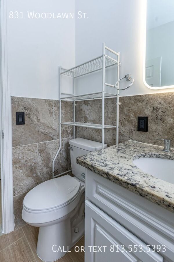 Building Photo - 831 Woodlawn St