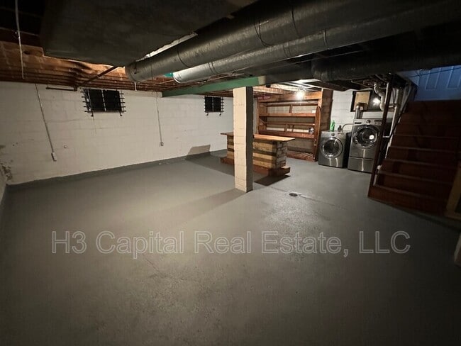 Building Photo - 211 Niagara St