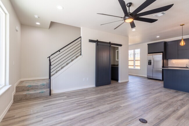 Two Story (3 bed/3.5 bath/1 car garage) - 406 38th St