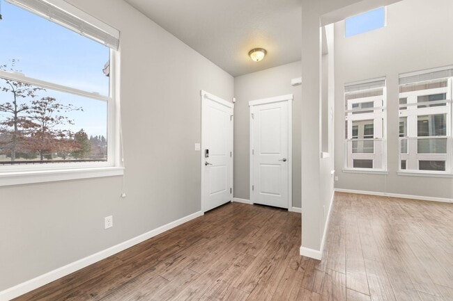 Building Photo - 2122 W Summit Pkwy