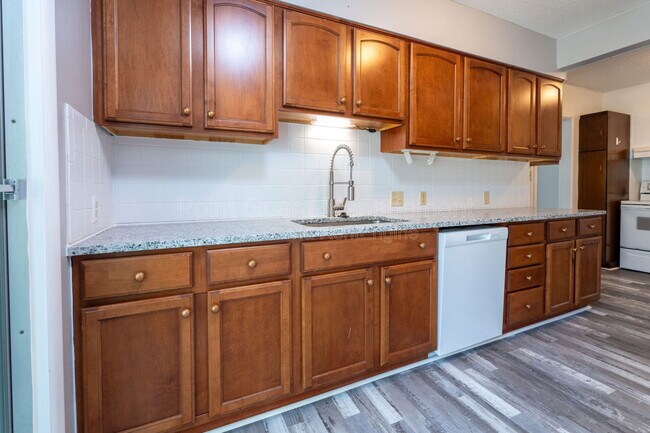 Building Photo - 4722 E Elm St