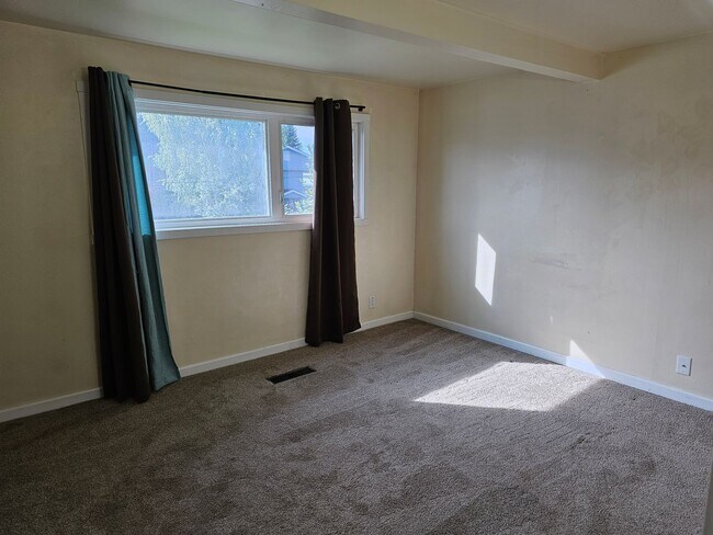 Building Photo - 1228 McCarty Ave