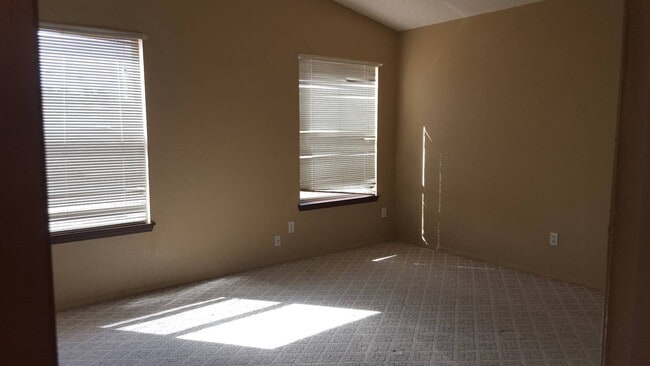 Building Photo - Beautiful house near Loop 375 and Edgemere