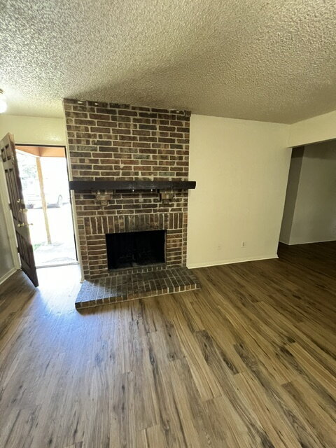 Building Photo - 2 Bedroom 2 Bath Duplex for Lease in Benbrook