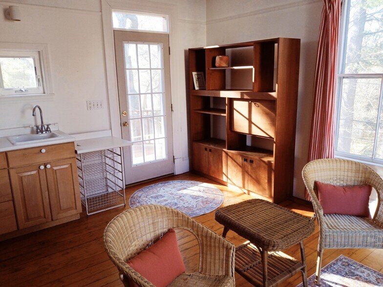 Building Photo - 53 Crescent Ave