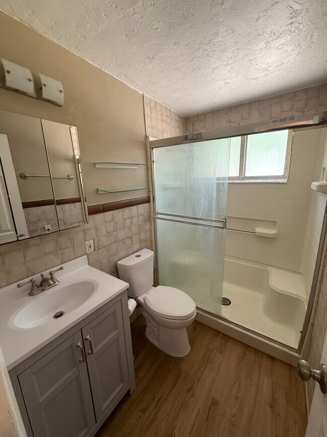 Building Photo - 2834 Montclaire Dr NE