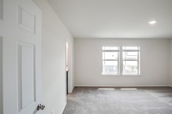Building Photo - 31 Pacific Loon St