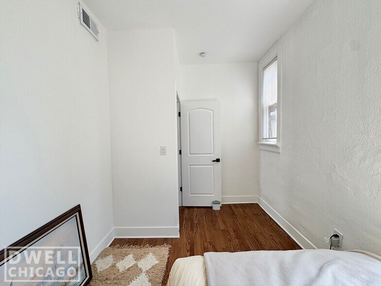 Building Photo - 1362 N Bosworth Ave