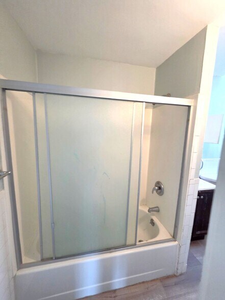 Building Photo - 10-12 Evaleen Street