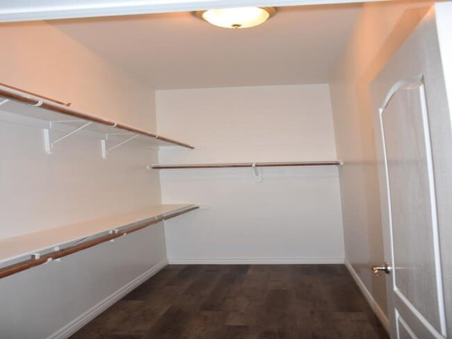 Building Photo - Fully remodeled ground floor 2BR unit in gated Mission Ridge - with garage!